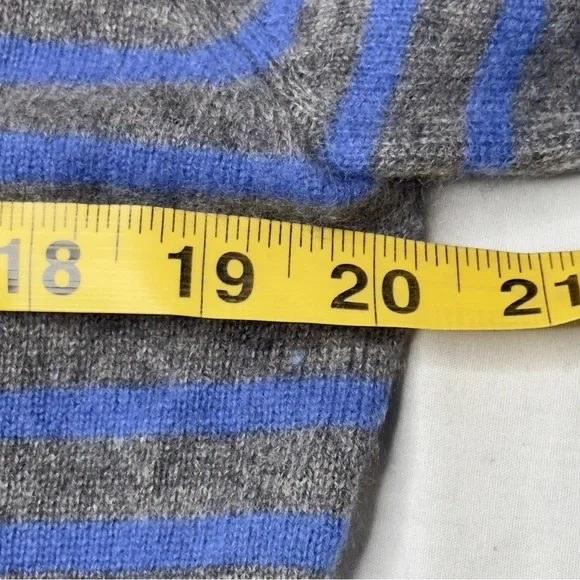 Qi cashmere crewneck striped sweater size medium NWOT